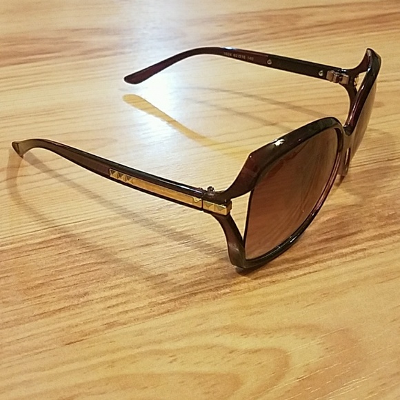 NEW! Designer Sunglasses - Picture 4 of 6